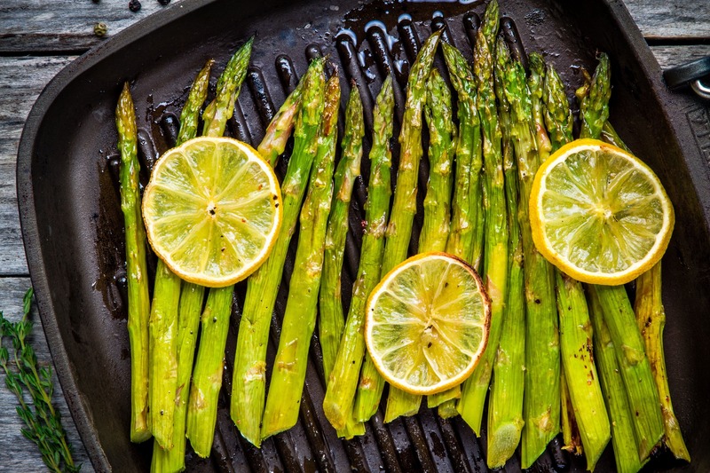 asparagi sulla griglia