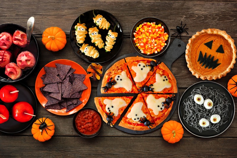 cena di halloween, vari piatti a tema