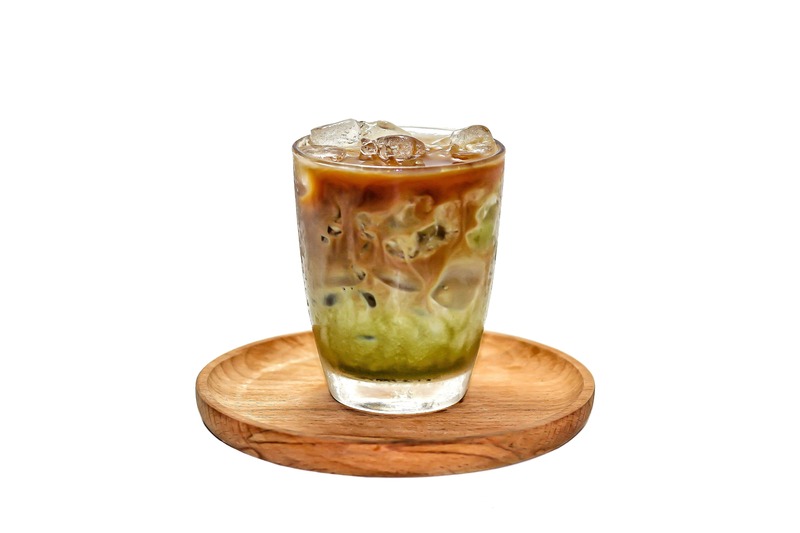 Dirty Matcha Coffee: cos’è e come si prepara la bevanda in voga sui social