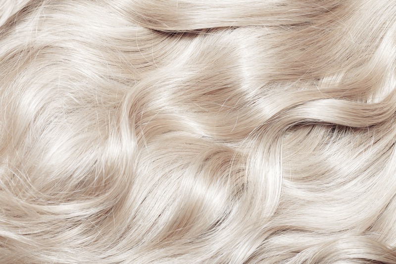 I tagli migliori per valorizzare i capelli bianchi: corti, medi o lunghi